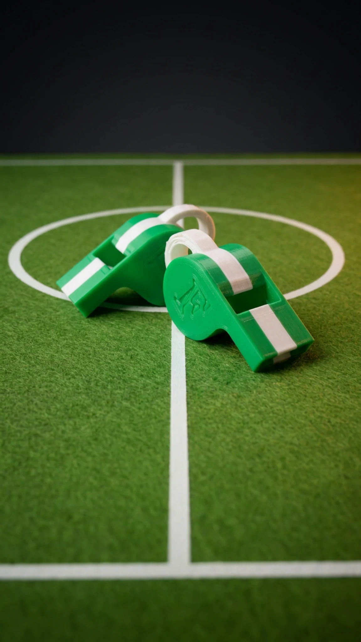 Grün-weiße Footballec Pfeifen im Premium-Webshop-Stil